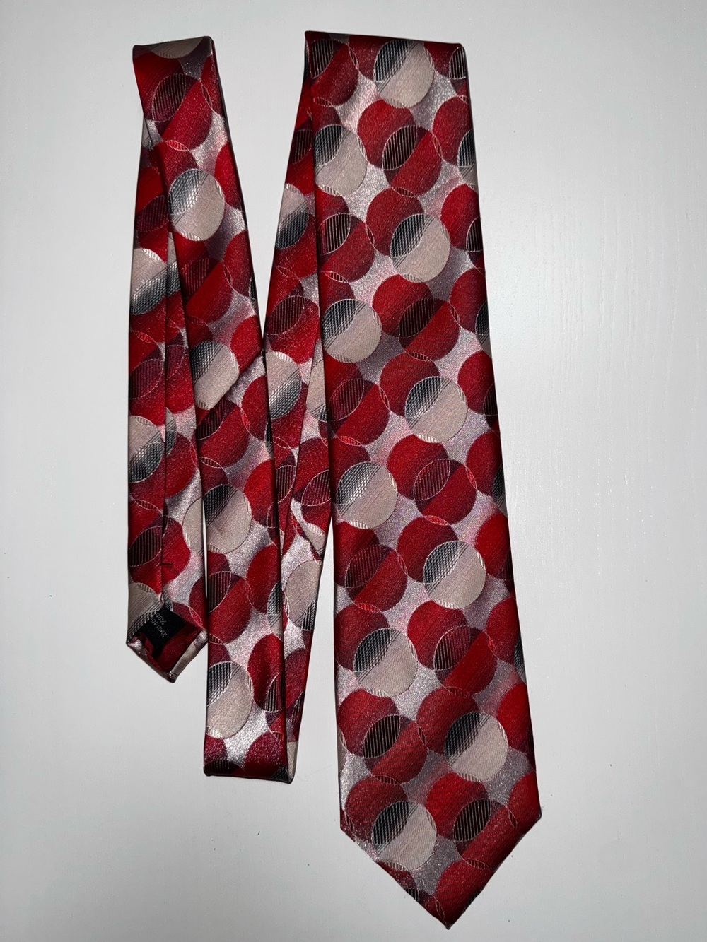 Monton Men's Woven Microfibre Geometric Pointed Tie Red Silver Black